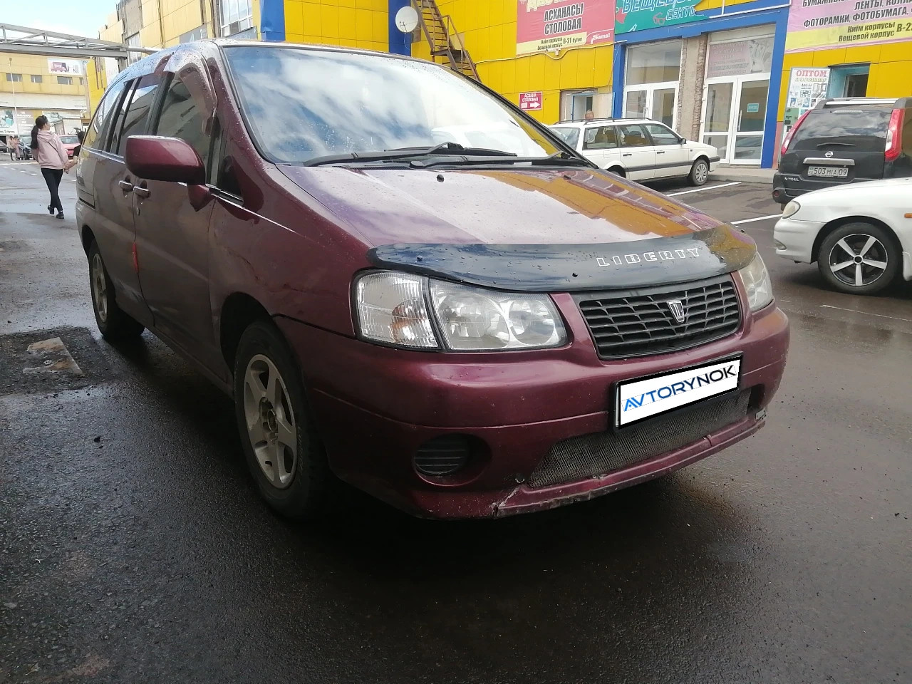 Nissan Liberty, 1999
