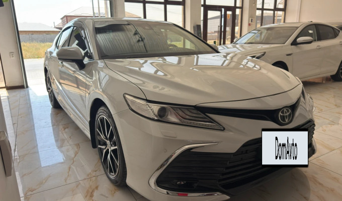 Toyota Camry 2023 года