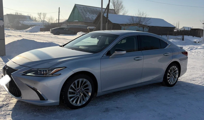 Lexus ES 2019 года