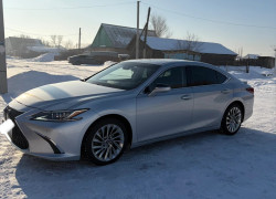 Lexus ES 2019 года