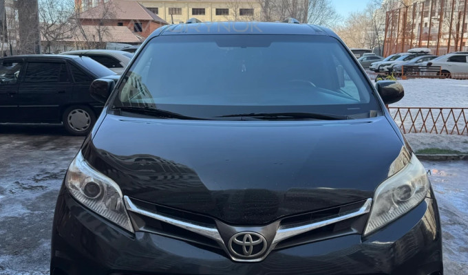 Toyota Sienna 2017 года