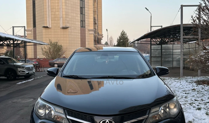 Toyota RAV4 2012 года