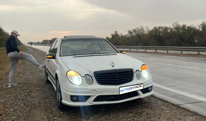 Mercedes-Benz E-Класс 2005 года