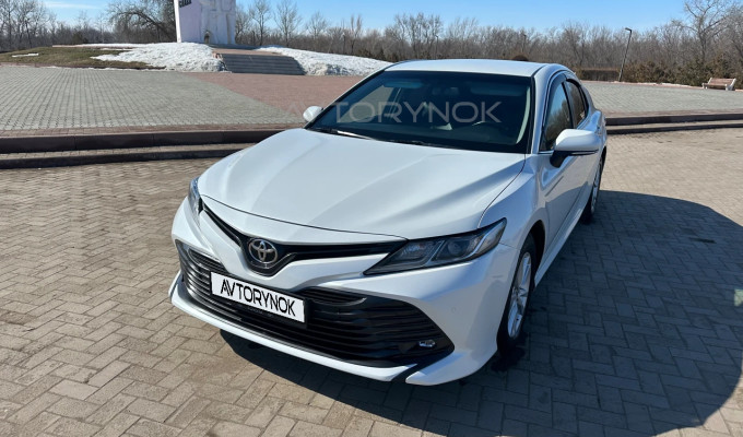 Toyota Camry 2019 года