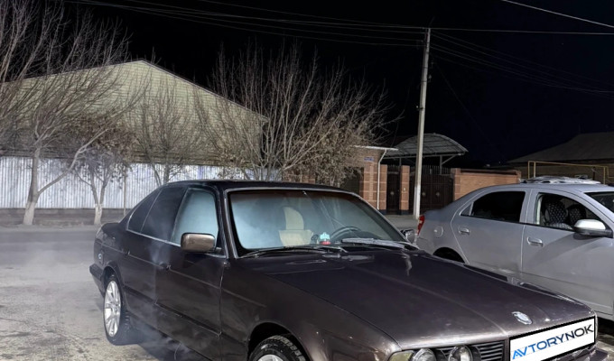 BMW 5 серия 1990 года