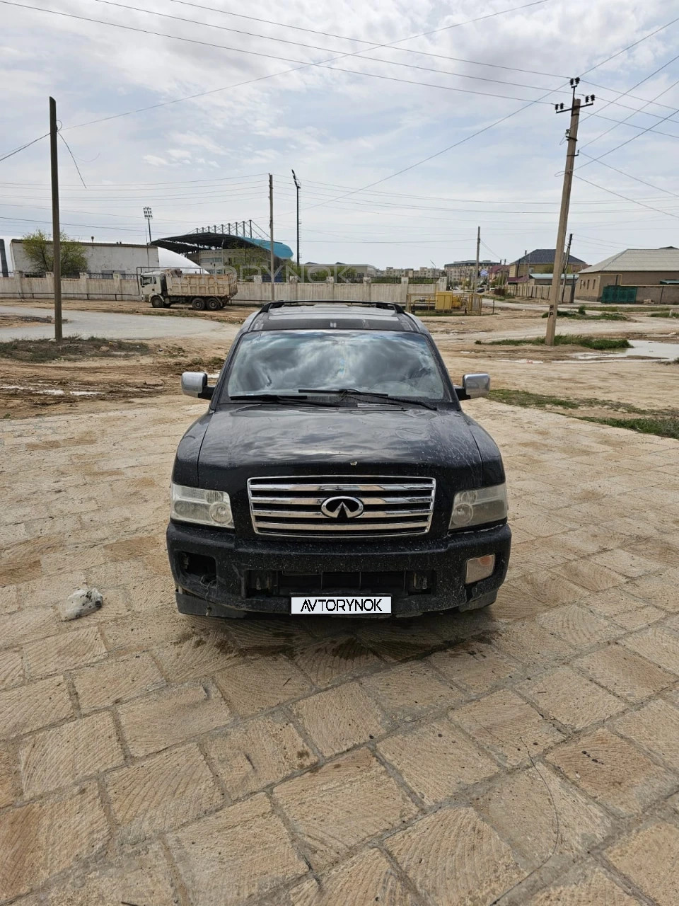 Infiniti QX56, 2005