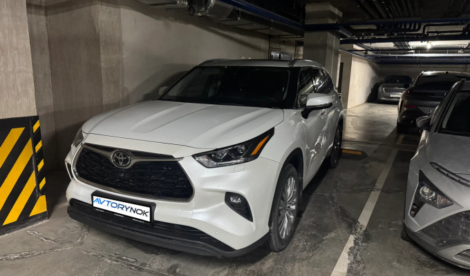 Toyota Highlander 2022 года