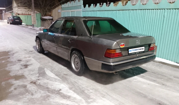 Mercedes-Benz E-Класс 1991 года