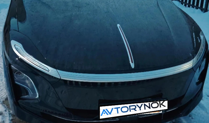 Hongqi E-QM5 2025 года