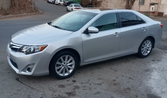 Toyota Camry 2013 года