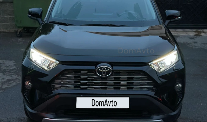 Toyota RAV4 2020 года