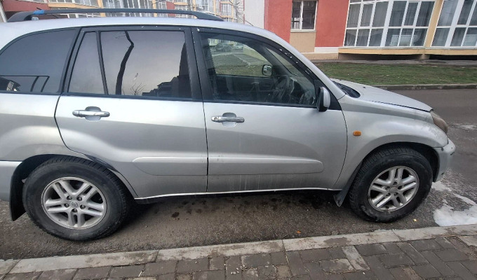 Toyota RAV4 2002 года