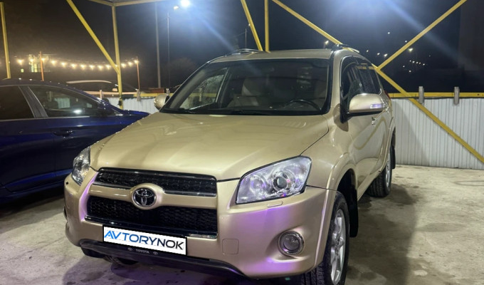 Toyota RAV4 2009 года