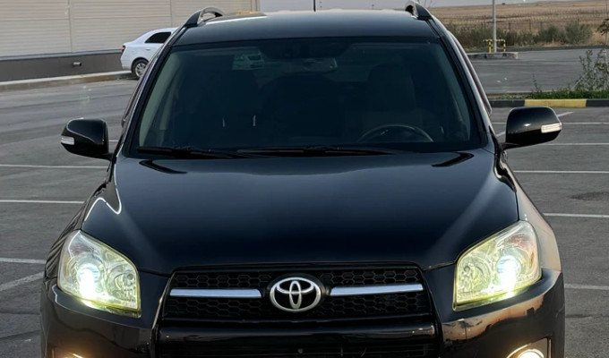 Toyota RAV4 2009 года