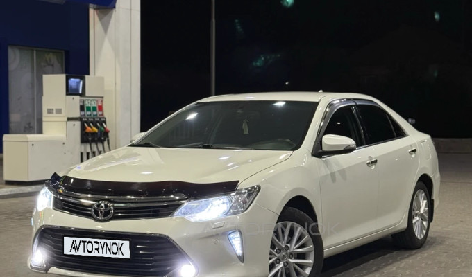 Toyota Camry 2015 года