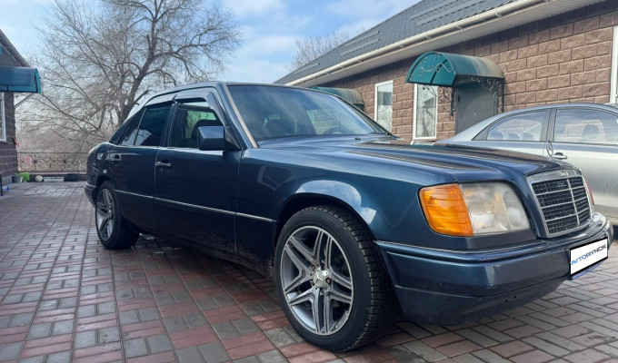 Mercedes-Benz E-Класс 1993 года