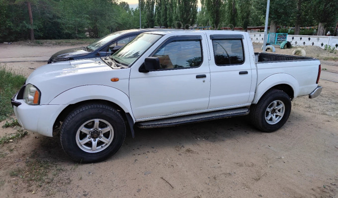 Nissan NP300 2011 года