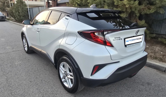 Toyota C-HR 2023 года