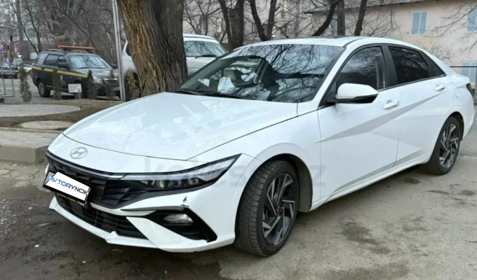 Hyundai Elantra 2024 года