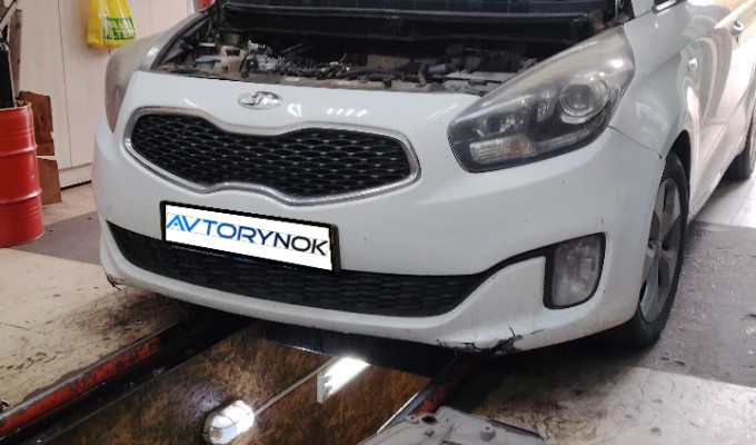 Kia Carens 2013 года