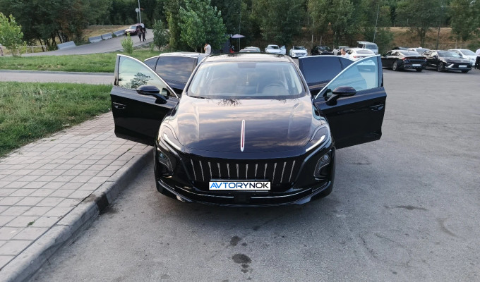 Hongqi E-QM5 2025 года