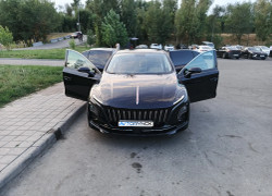 Hongqi E-QM5 2025 года