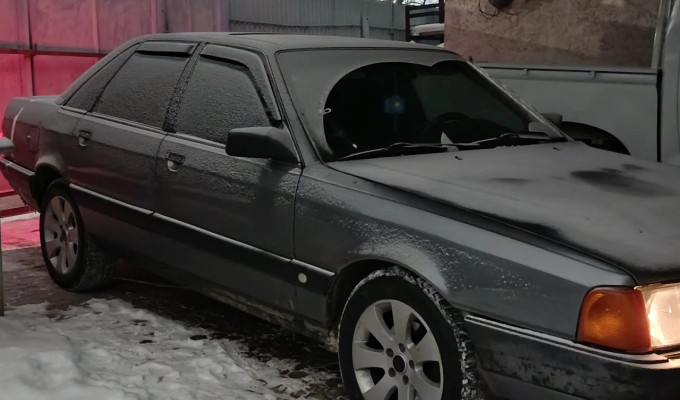 Audi 200 1990 года