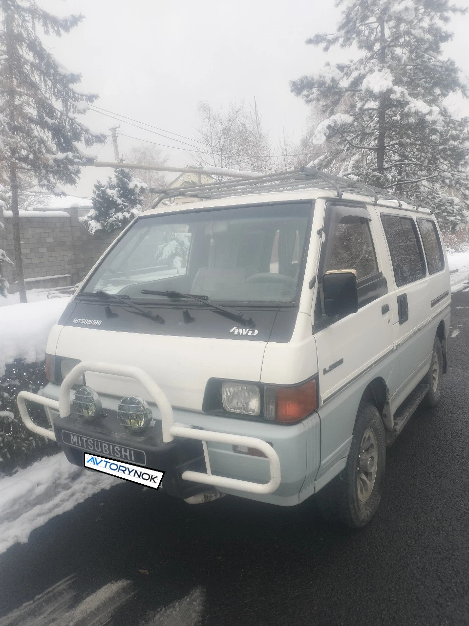 Mitsubishi L300, 1989