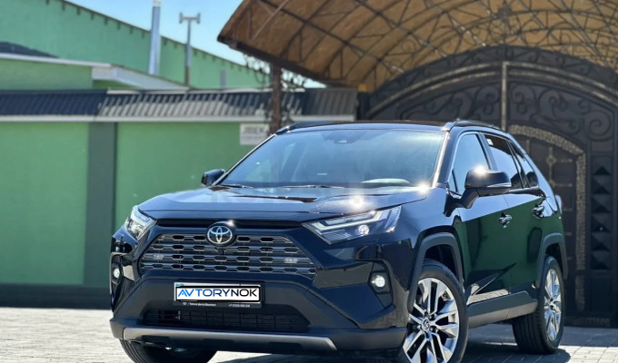 Toyota RAV4 2023 года