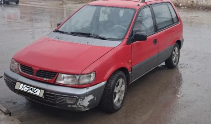 Mitsubishi Space Runner 1995 года