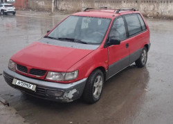 Mitsubishi Space Runner 1995 года