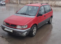 Mitsubishi Space Runner 1995 года