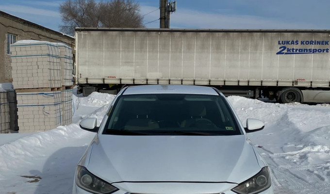 Hyundai Elantra 2017 года