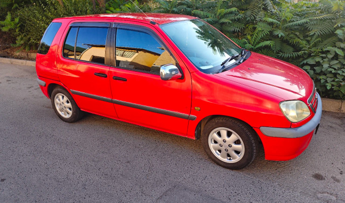 Toyota Raum 1998 года