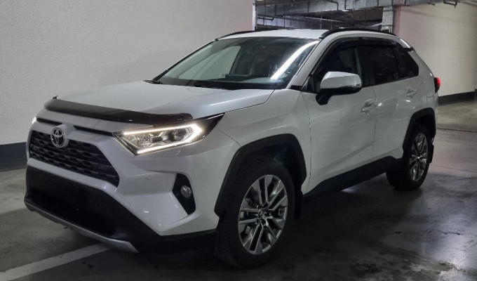 Toyota RAV4 2021 года