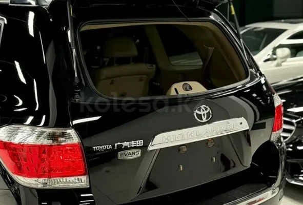 Toyota Highlander 2012 года