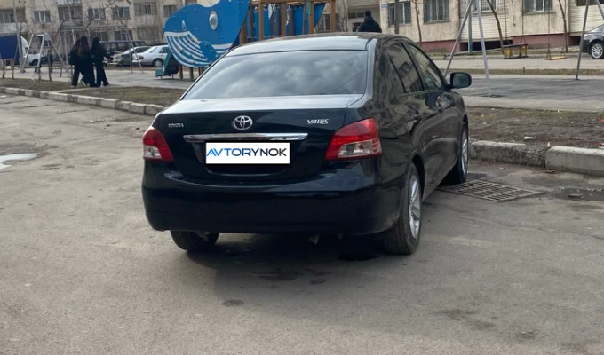 Toyota Yaris 2008 года