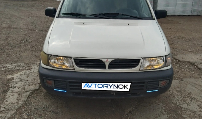 Mitsubishi Space Runner 1995 года