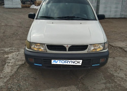 Mitsubishi Space Runner 1995 года