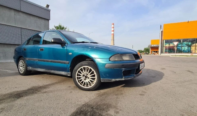 Mitsubishi Carisma 2002 года