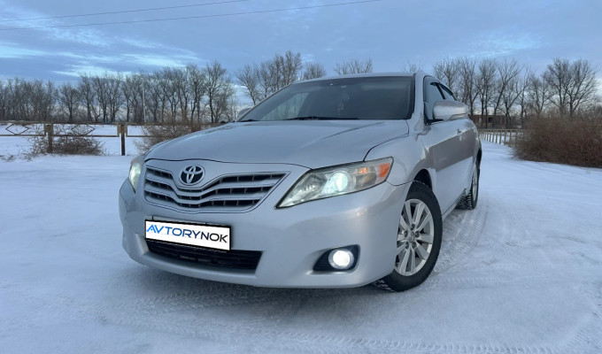 Toyota Camry 2011 года