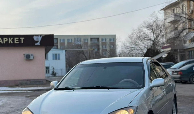 Toyota Camry 2005 года