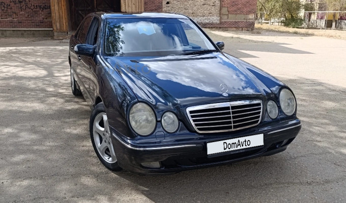 Mercedes-Benz E-Класс 2001 года