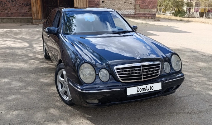 Mercedes-Benz E-Класс 2001 года