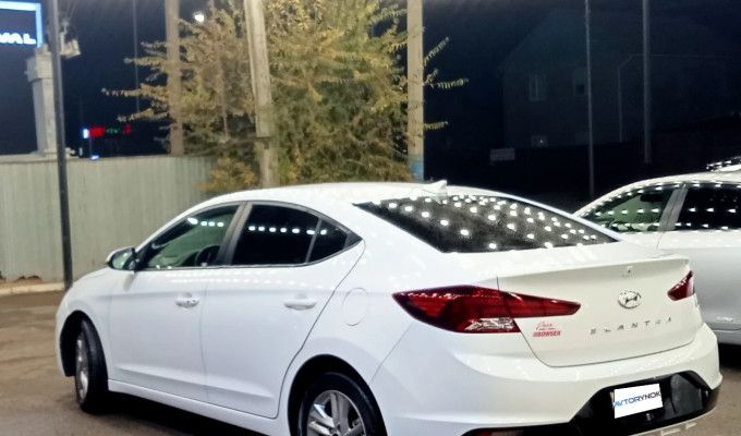 Hyundai Elantra 2020 года