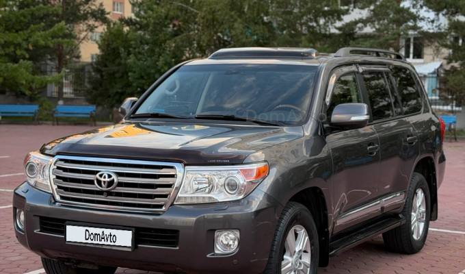 Toyota Land Cruiser 2013 года