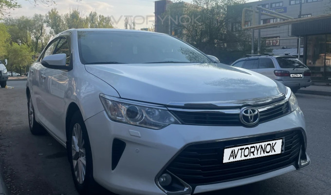 Toyota Camry 2015 года