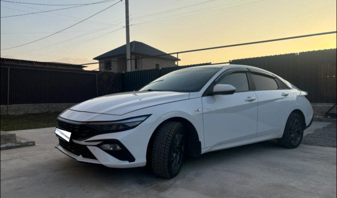 Hyundai Elantra 2024 года