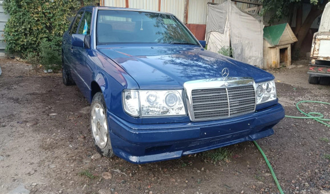 Mercedes-Benz E-Класс 1990 года