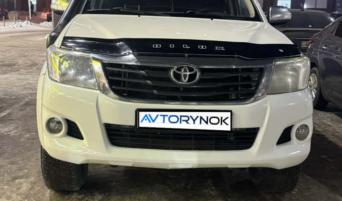 Toyota Hilux 2013 года